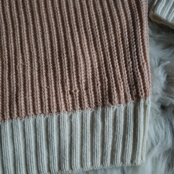 St. John Chunky Oversized Asymmetrical Sweater - Picture 6 of 8